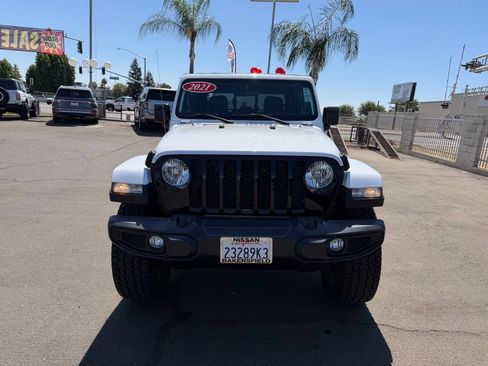 Used 2021 Jeep Gladiator Sport AWD/4WD image 2