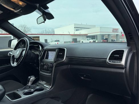 Used 2020 Jeep Grand Cherokee Laredo w/ Security & Convenience Group image 20