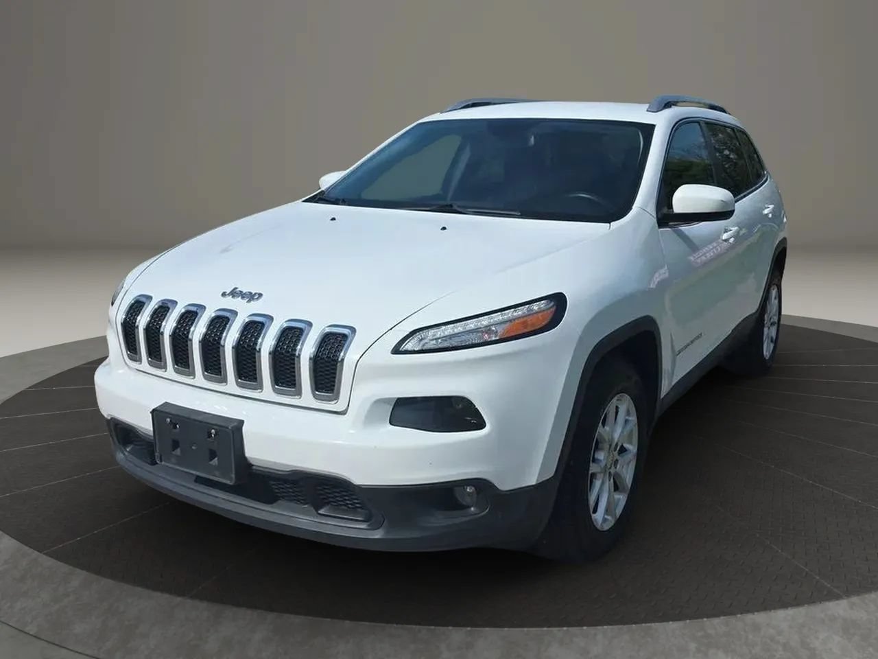 Used 2018 Jeep Cherokee Latitude w/ Safety Group AWD/4WD image 1