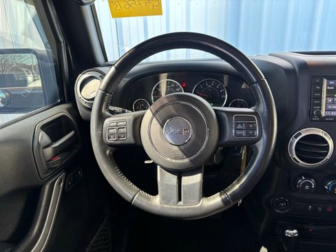 Used 2018 Jeep Wrangler Unlimited Sahara w/ Connectivity Group image 13