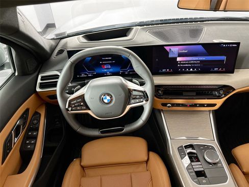 Used 2025 BMW 330i xDrive Sedan w/ Premium Package image 21