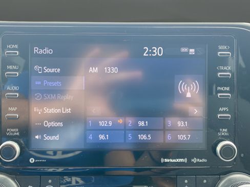 Used 2022 Toyota Highlander LE AWD/4WD image 13