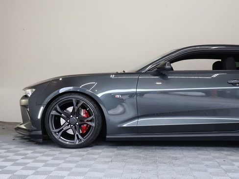 Used 2018 Chevrolet Camaro SS RWD image 8