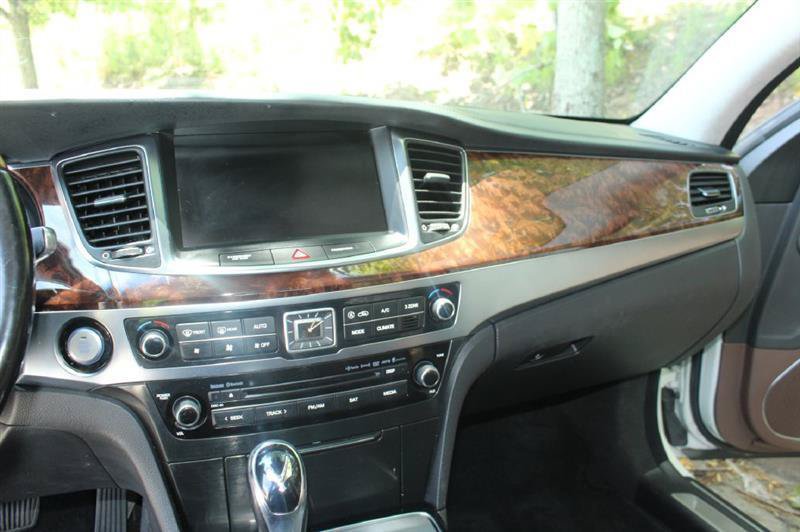 Used 2014 Hyundai Equus Signature RWD image 19