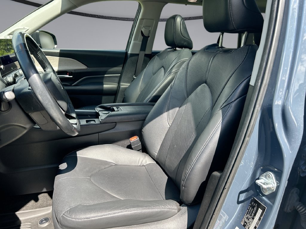 Certified 2024 Toyota Grand Highlander FWD image 11