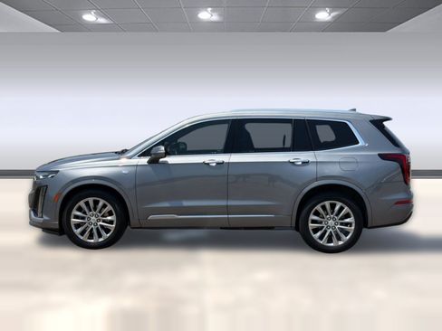 Used 2021 Cadillac XT6 Premium Luxury FWD image 2