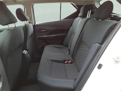 Used 2021 Nissan Kicks SV image 21