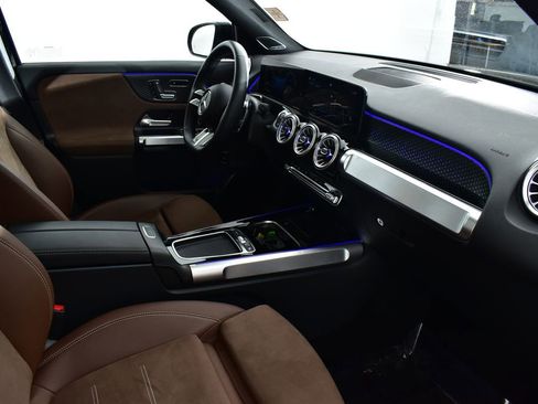 Certified 2025 Mercedes-Benz GLB 35 AMG 4MATIC image 41