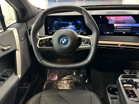 Used 2023 BMW iX xDrive50 w/ Sport Package image 27