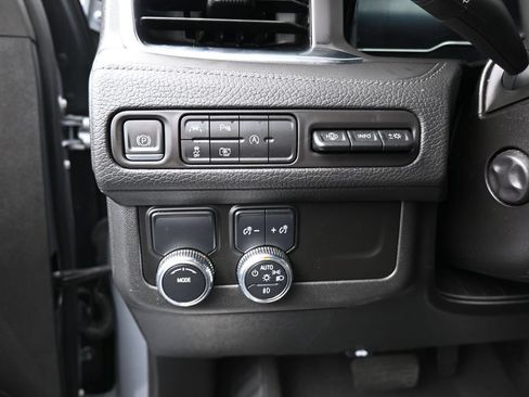 Used 2024 GMC Yukon XL Denali RWD image 13