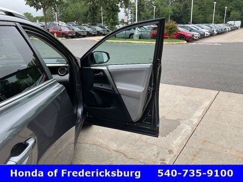 Used 2013 Toyota RAV4 Limited AWD/4WD image 19