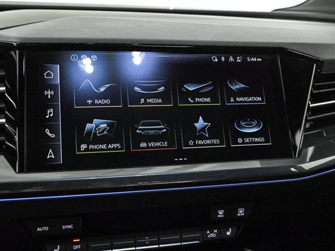 Used 2025 Audi Q4 e-tron Premium Plus w/ Premium Plus image 15