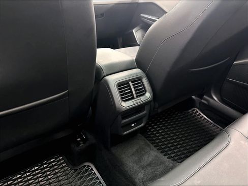 Used 2023 Volkswagen Taos SE w/ Panoramic Sunroof Package FWD image 13