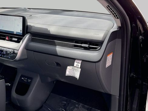 Certified 2025 Hyundai Ioniq 5 Limited AWD/4WD image 18