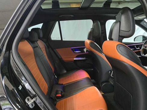 Used 2023 Mercedes-Benz GLC 300 4MATIC image 12