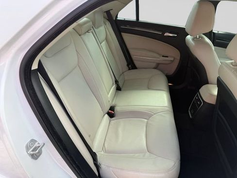 Used 2016 Chrysler 300 Limited RWD image 18
