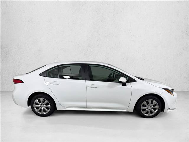 Used 2025 Toyota Corolla LE FWD image 2