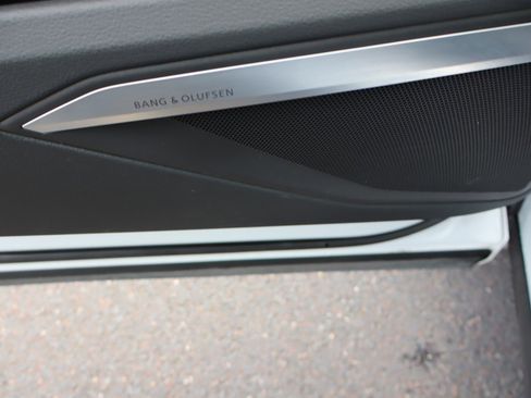 Used 2021 Audi e-tron Premium Plus w/ Premium Plus Package image 9