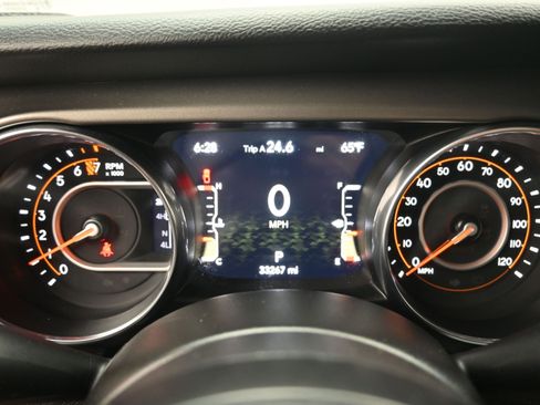 Used 2022 Jeep Gladiator Sport image 14