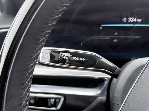 Used 2024 Cadillac Lyriq Luxury image 60