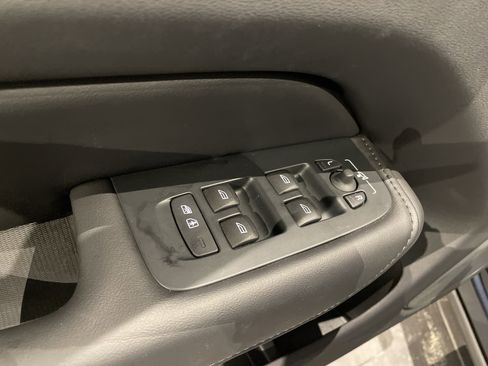 Used 2025 Volvo XC60 B5 Plus image 16