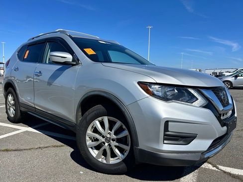 Used 2020 Nissan Rogue SV image 1