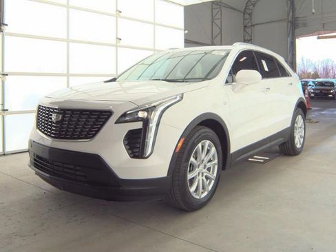Used 2023 Cadillac XT4 Luxury w/ Cold Weather Package image 2