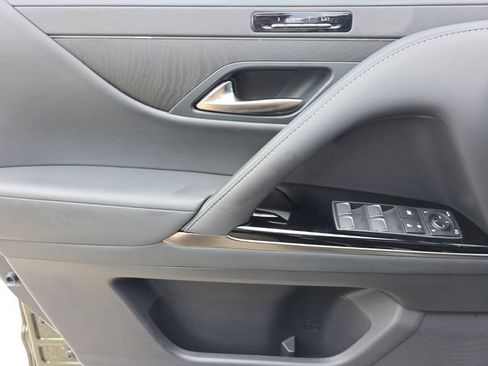 Used 2024 Lexus LX 600 4WD w/ Premium Package image 26