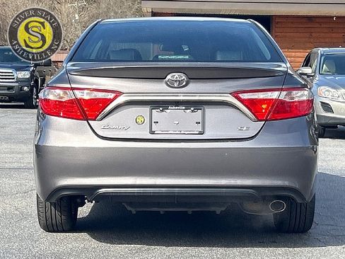 Used 2016 Toyota Camry SE image 5