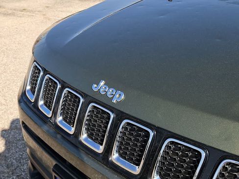 Used 2018 Jeep Compass Latitude w/ Popular Equipment Group FWD image 13