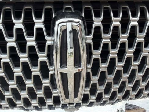 Certified 2020 Lincoln Continental w/ Premium Package FWD image 8