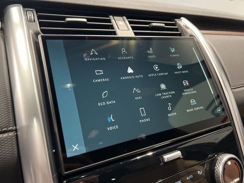 Used 2024 Land Rover Discovery Dynamic SE image 24