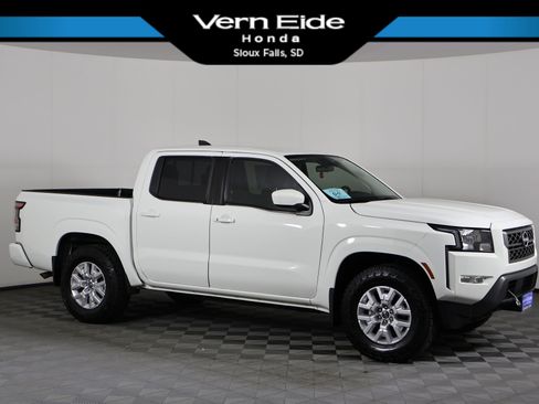 Used 2022 Nissan Frontier SV image 1