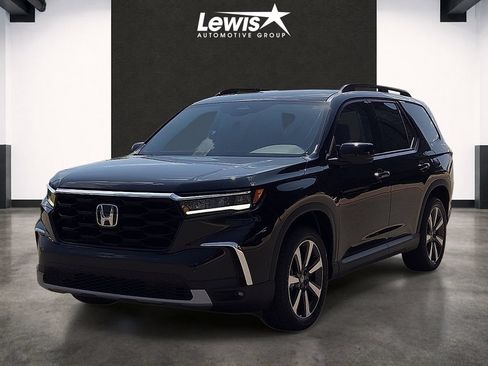 Used 2024 Honda Pilot Touring image 1