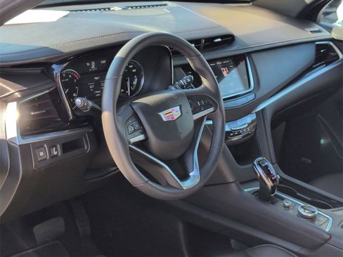 Used 2025 Cadillac XT6 Luxury image 8