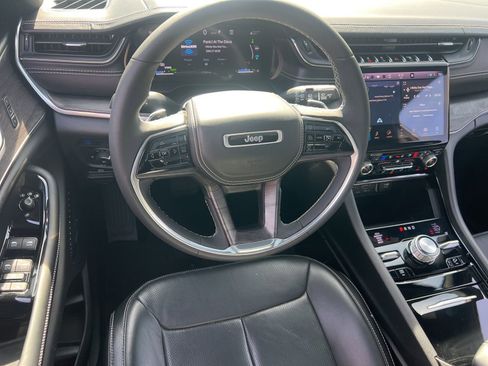 Used 2022 Jeep Grand Cherokee Overland w/ MOPAR Finishing Package image 47