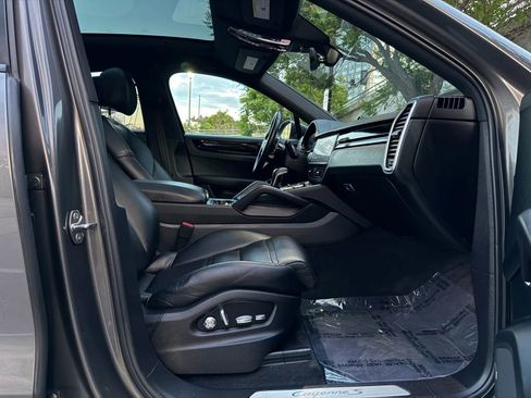 Used 2020 Porsche Cayenne S w/ Premium Package image 42
