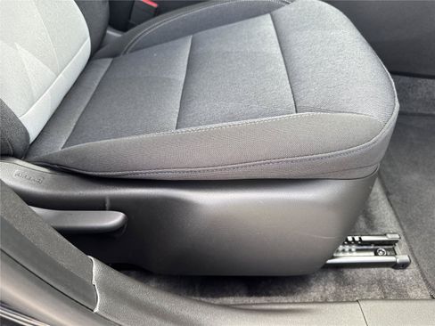 Used 2025 Chevrolet Trax LS FWD image 35