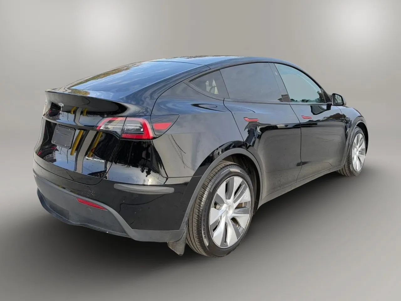 Used 2023 Tesla Model Y AWD image 5