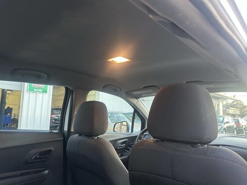 Used 2019 Chevrolet Trax LS image 18