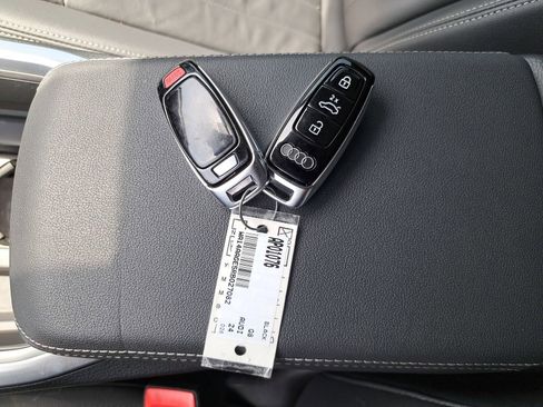 Used 2024 Audi Q8 e-tron Premium image 10