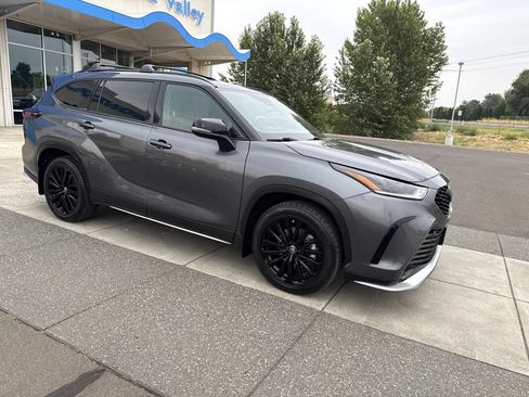 Used 2024 Toyota Highlander XSE AWD/4WD image 2