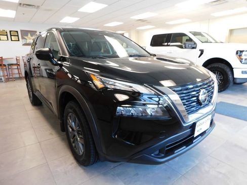 Used 2021 Nissan Rogue S image 4