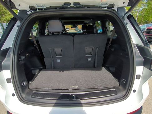 Used 2023 Jeep Grand Cherokee L Laredo image 33