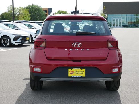 Used 2024 Hyundai Venue Limited FWD image 6