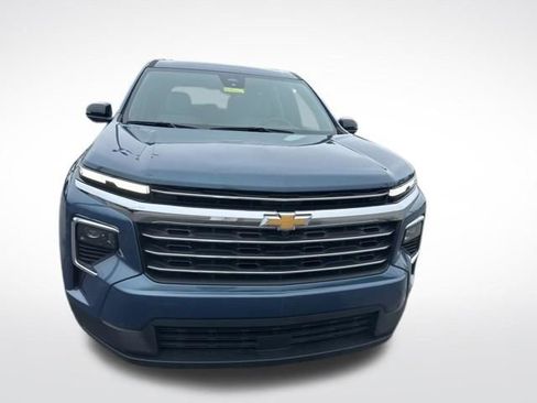 Used 2025 Chevrolet Traverse LT FWD image 8