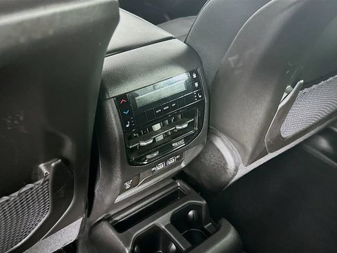 Used 2023 Jeep Grand Cherokee L Limited AWD/4WD image 38