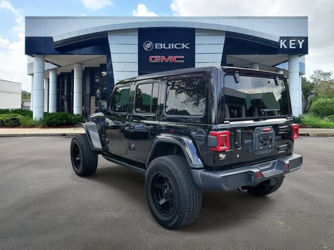 Used 2020 Jeep Wrangler Unlimited Sahara AWD/4WD image 3
