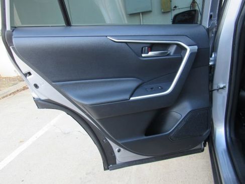 Used 2024 Toyota RAV4 SE image 16