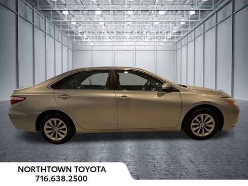 Used 2015 Toyota Camry LE FWD image 5